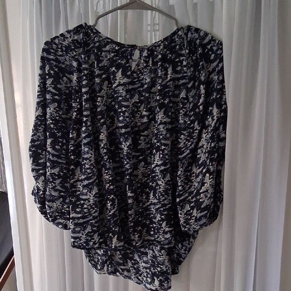 Lucky Brand Blue and White Asymmetrical 3/4 Sleeve Blouse - Picture 3 of 3